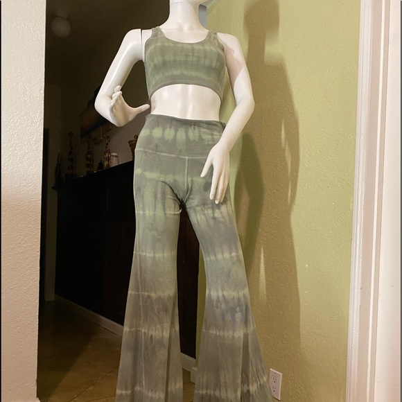 2 pieces bell bottom and top inseam 34 inches - Picture 4 of 12